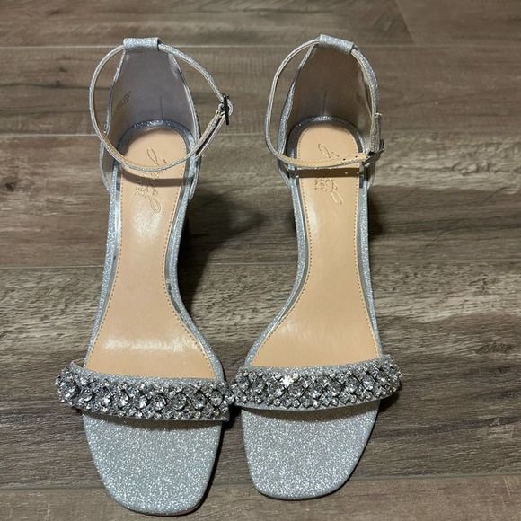 JEWEL BADGLEY MISCHKA Peggy Wedge Silver Glitter 10 NWOB - Picture 3 of 6